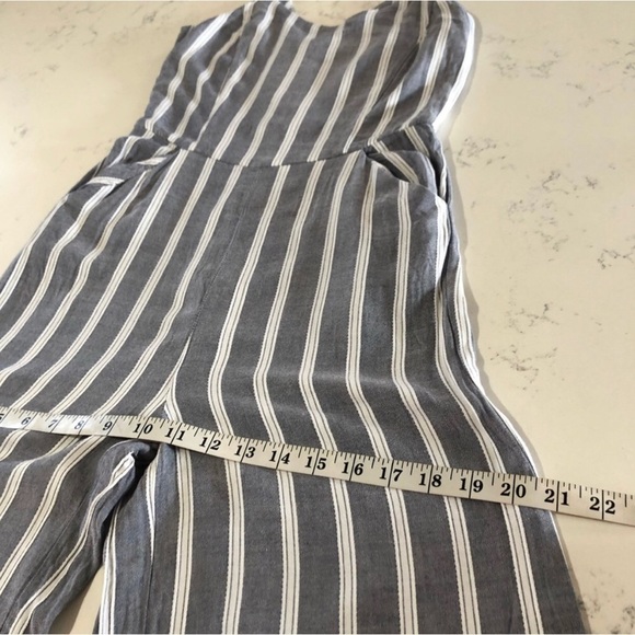 BELLE VERÉ sleeveless V-neck jumpsuit relax fit/stripe print minimalist - Picture 13 of 16